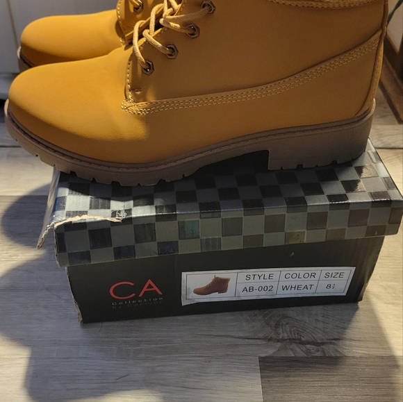 Boots - Picture 3 of 5